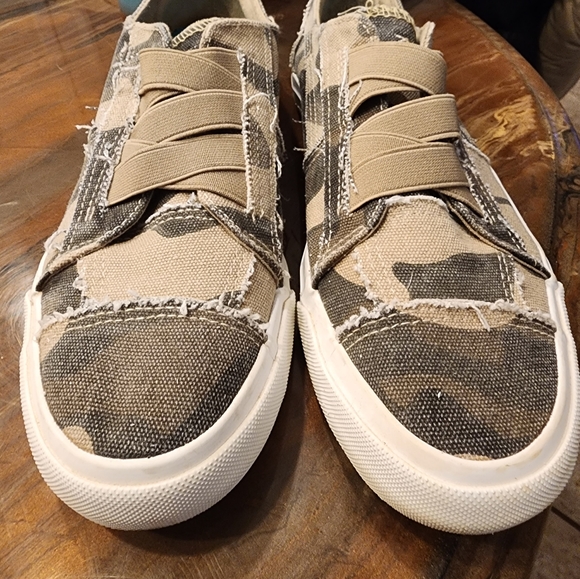 Shoes - Picture 4 of 5